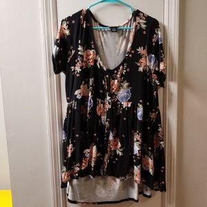 Torrid floral print stretchy top, size 2